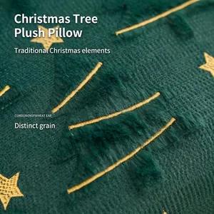 Funda de cojín navideño de terciopelo verde con bordado dorado y textura 3D