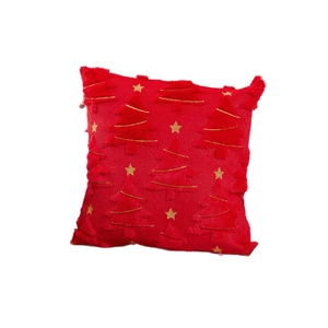 Funda de cojín navideña roja con árboles bordados en 3D y estrellas doradas decorativas