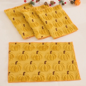 Set di 4 tovagliette americane con ricamo zucca 3D e bordo arancione per l'autunno