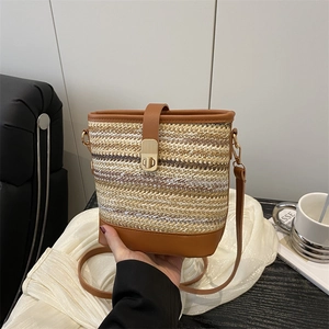 Sac Seau Tissé En Paille Pour Femmes Avec Bordure En Cuir PU Et Serrure En Métal Sac À Bandoulière Mode Été Vacances Plage