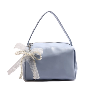 Grande trousse à maquillage bleu clair avec nœud en dentelle et décor de perles