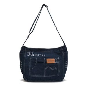 Borsa a tracolla classica in denim blu scuro con ricamo vintage e toppa in pelle