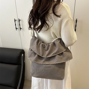 Sac fourre-tout gris minimaliste à volants avec grande capacité pour le quotidien