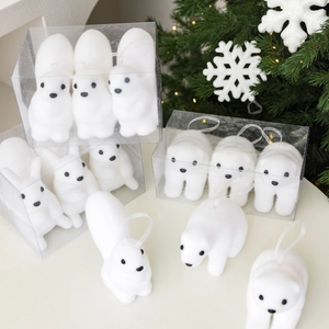Set de 3 adornos navideños de oso polar blanco flocado en caja de regalo transparente