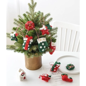 Ornements de Noël artisanaux en feutre de laine avec étoiles et bas pour décoration