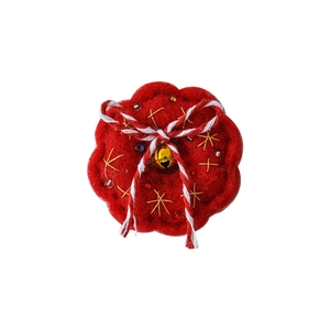 Décoration de fleur de Noël en feutre de laine rouge avec clochette dorée et noeud