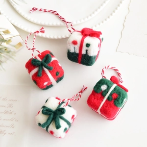 Christmas Tree Hanging Ornaments Handmade Wool Felt Mini Gift Box Festive Decoration With Bow Red White Green
