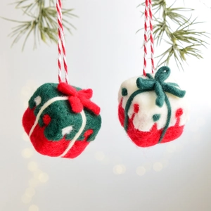 Handmade wool felt Christmas gift box ornaments with red and green bows for holiday decor