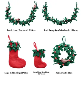 Détails de décorations de Noël en feutre avec guirlande de rouge-gorge et chaussettes