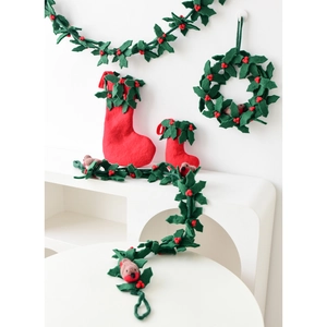 Handmade Wool Felt Christmas Decoration Robin Wreath Red Berry Leaf Garland Festive Xmas Stocking Hanging Ornament Home Decor