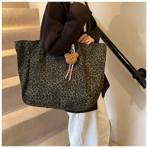 Green leopard print canvas tote bag with bear charm and large capacity for women