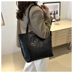Vintage black crocodile embossed large tote bag with chic rib-like textured surface