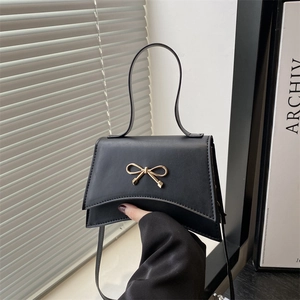 Sac À Main Bandoulière Femme En Cuir PU Avec Noeud Métallique Doré Fond Incurvé Petit Sac Carré