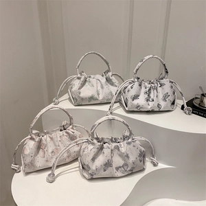 Bolso de Hombro Plisado con Estampado de Mariposa Nuevo Estilo Chino para Mujer Otoño 2024 Bolso de Axila Nube Dulce Bolso Cruzado Moda