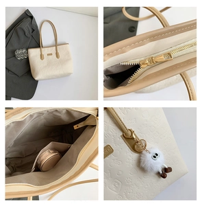 Détails du cabas crème avec gaufrage cœur, fermeture dorée et breloque en peluche