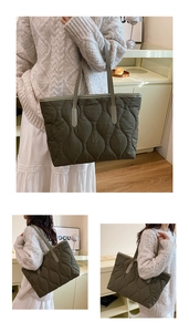 Détail du sac cabas matelassé vert olive avec surpiqûres vagues et longues bandoulières