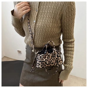 Mini borsa a tracolla leopardata con doppi manici e tracolla regolabile per donna