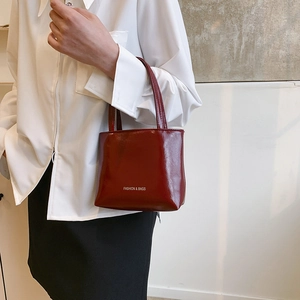 Sac à main minimaliste en cuir verni rouge pour femme avec texte Fashion & Bags