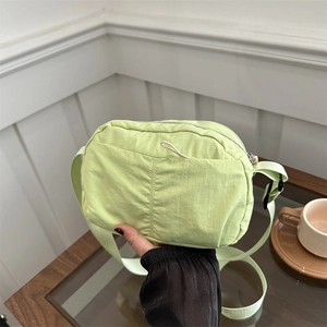 Women Casual Nylon Crossbody Bag Lightweight Waterproof Small Square Shoulder Bag Streetwear Adjustable Strap Travel Phone Bag
