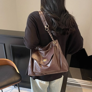 Retro brown oversized tote bag with metal chain strap and glossy leather finish
