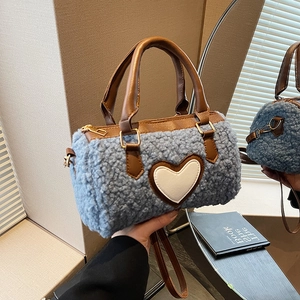 Sac Cylindre Cœur en Sherpa pour Femmes Peluche Sac à Bandoulière Boston pour Automne Hiver Décontracté