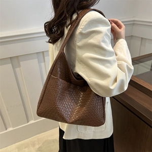Brown woven leather hobo bag for women stylish high-capacity shoulder tote bag