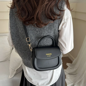 Schicke schwarze matte PU-Leder Satteltasche mit Tragegriff und verstellbarem Gurt