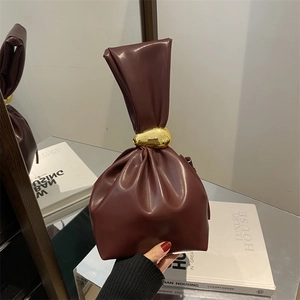 Damen PU Leder Plissee Beuteltasche Minimalistische Umhängetasche Mit Dekorativer Goldener Metallschnalle Elegante Alltagstasche