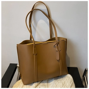 Minimalistische karamelbruine tote bag van glad PU-leer met dubbele schouderbanden