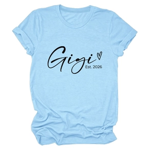 T-shirt bleu clair en coton avec imprimé Gigi Est. 2026, col rond et manches à revers