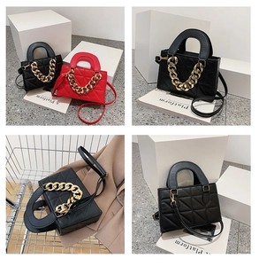 Détails du sac à bandoulière en similicuir matelassé avec chaîne dorée et poignée