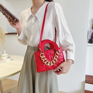Sac carré matelassé rouge chic avec chaîne dorée et poignée pour la mode féminine
