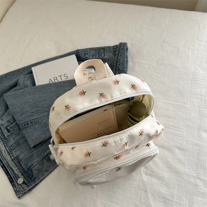 Mini zaino con stampa floreale rosa su base crema per uno stile casual e fresco