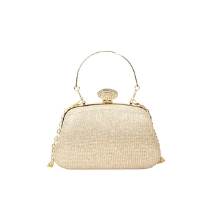 Elegante borsa da sera con paillettes dorate, manico in metallo e tracolla