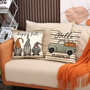 Housses de coussin d'automne avec gnomes et camion citrouille sur lin rayé beige