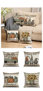 Vue détaillée de quatre housses de coussin en lin avec citrouilles et tournesols
