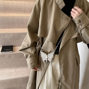 Sac papillon argenté avec strass et chaîne en perles métalliques pour femme