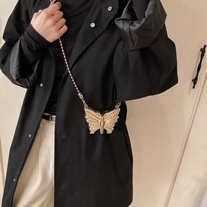 Sac bandoulière papillon doré élégant avec strass et fine chaîne en perles métalliques