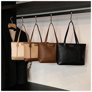 Detail showing four woven tote bags in beige, brown and black for office commute