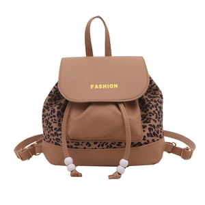 Sac à dos tendance imprimé léopard avec détails en cuir marron et cordon