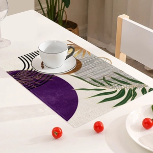 Detailaufnahme eines Tischsets mit geometrischem Muster und abstrakten Blättern