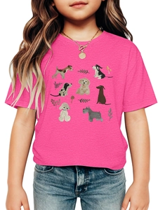 Détail du t-shirt rose pour enfants avec imprimés de chiens dessinés à la main en coton doux