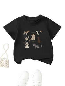 T-shirt noir enfant avec motifs de chiens et sac à perles blanches en présentation à plat