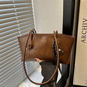 Retro Women Shoulder Bag PU Leather Large Capacity Underarm Tote With Tennis Racket Charms Vintage Minimalist Fashion