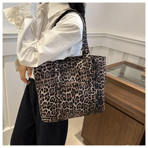 Detailed view of fashion leopard print tote bag with shoulder strap for daily styling