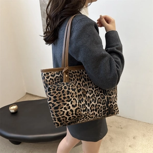 Vintage leopard print tote bag with small pouch, stylish 2024 winter shoulder bag