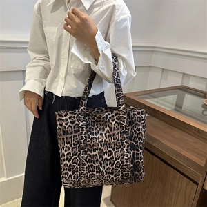 Fashionable leopard print canvas tote bag with large capacity and double shoulder straps