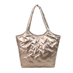 Grand sac cabas matelassé en duvet métallisé champagne pour voyage d'hiver décontracté