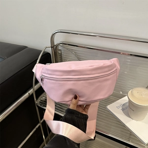 Sac de poitrine en toile rose pour femmes avec bandoulière réglable et design moderne