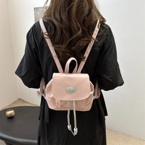 Mini sac à dos rose en cuir PU pour femme avec rabat élégant et fermeture à cordon